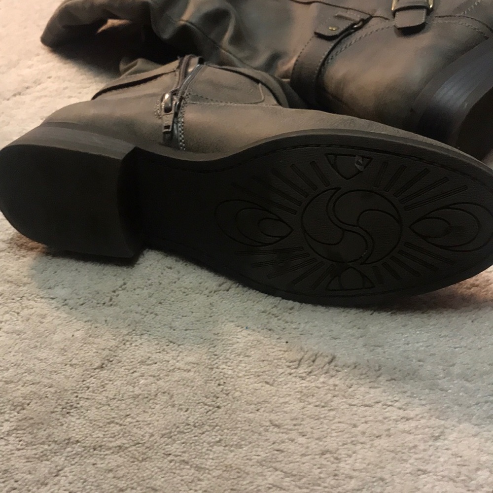 Winter Boots - Picture 3 of 4